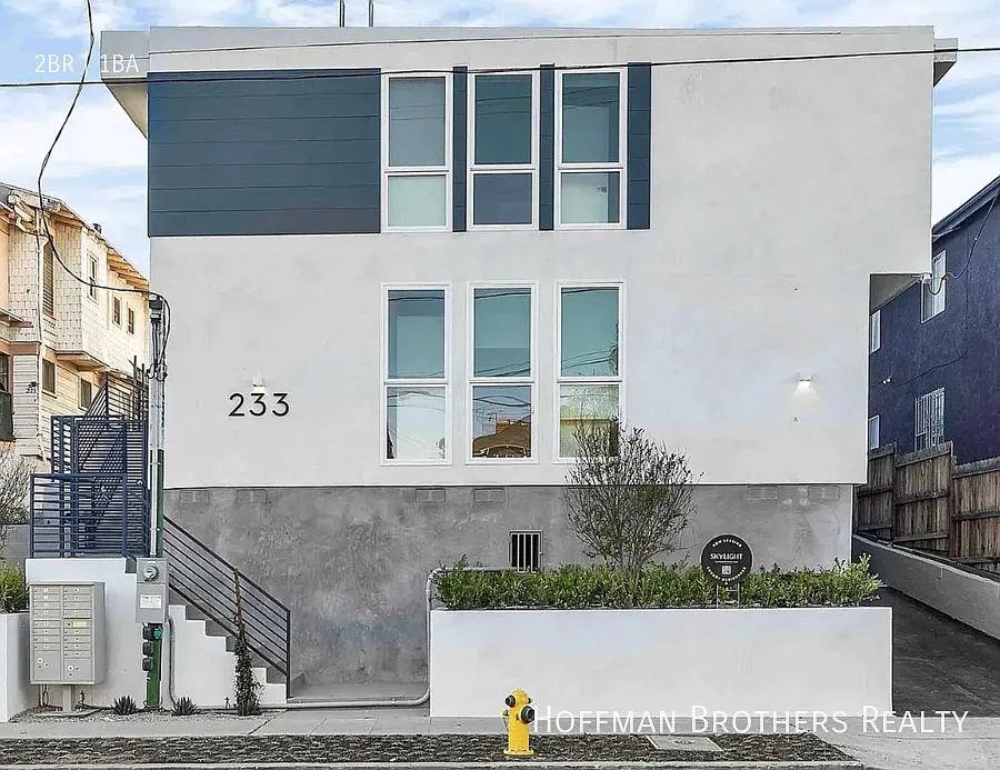 233 Rosemont Ave Los Angeles, CA 90026 — Photo 3