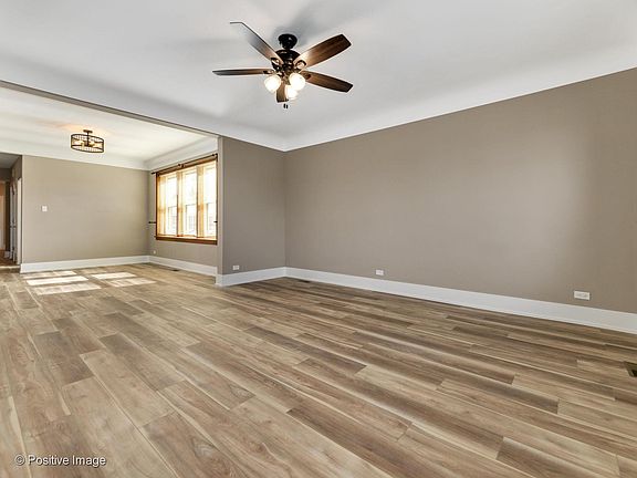 4th image of 5251 N Milwaukee Ave #2