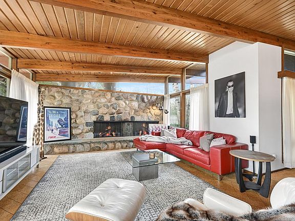 3rd image of 8925 North Maitland ROAD