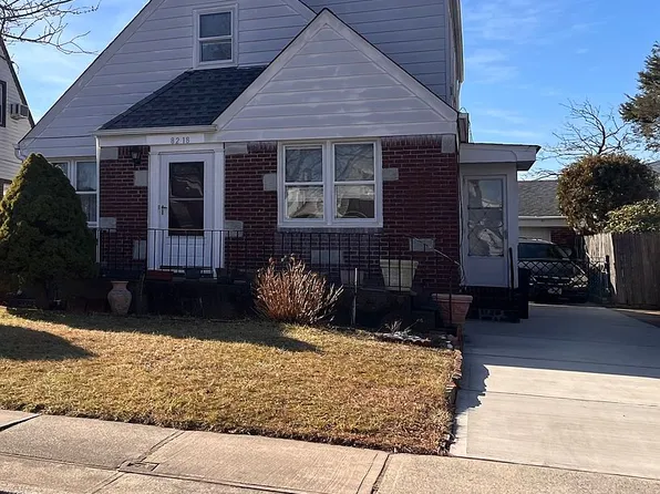 82-18 258th St #A, Glen Oaks, NY 11004