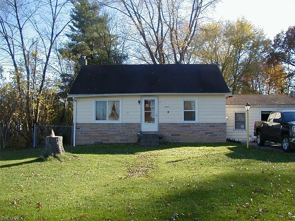 6087 Center Rd photo 1