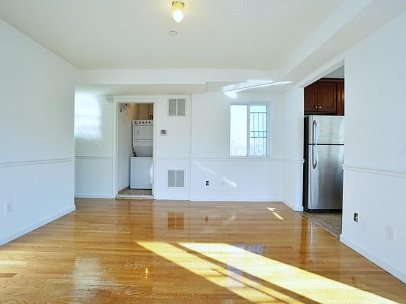 4th image of 15 Mosel Ave #2A