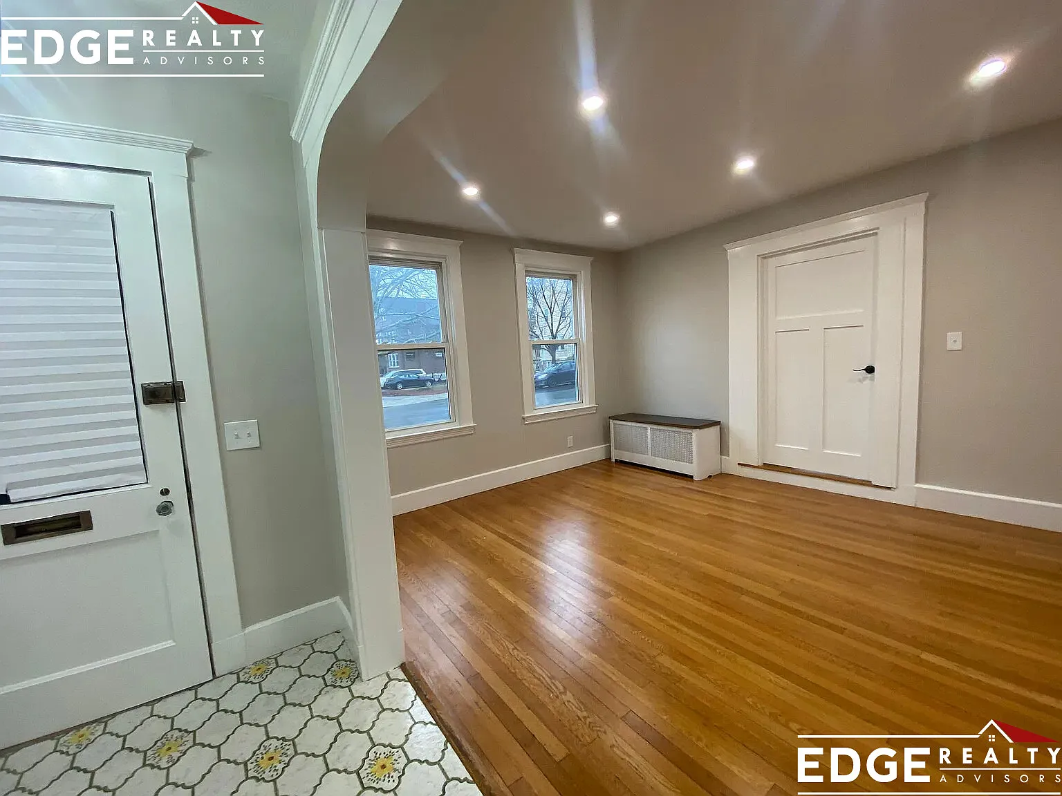 3 bed, 1.5 bath, 1200 sqft, $3,800 — Photo 3
