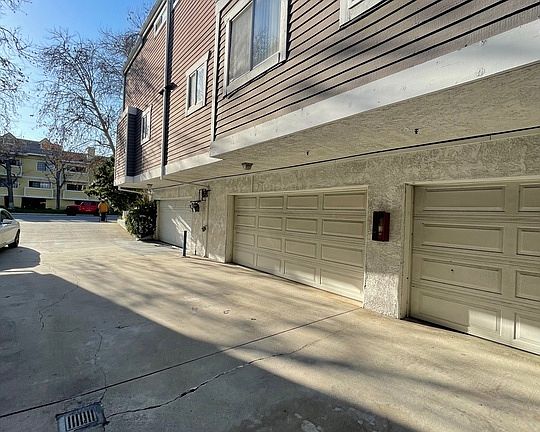4th image of 6926 Kester Ave Unit 4