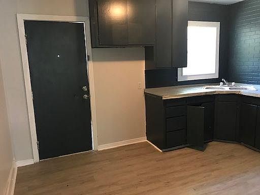 4th image of 934 Cedar St