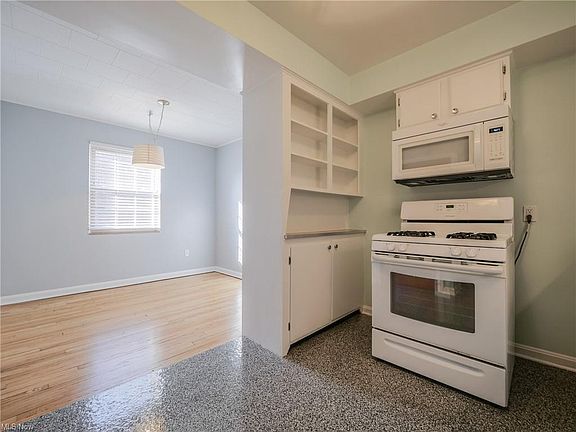 3rd image of 1351 Clarence Ave APT 5