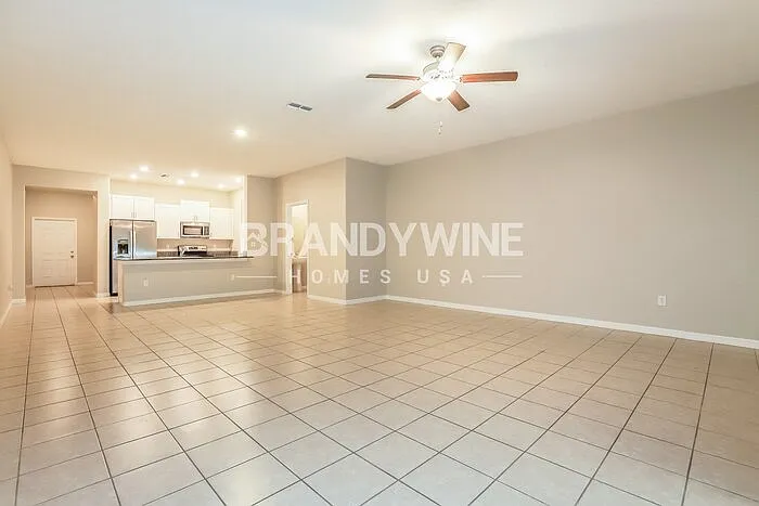 3 bed, 2.5 bath, 1993 sqft, $2,247 — Photo 3