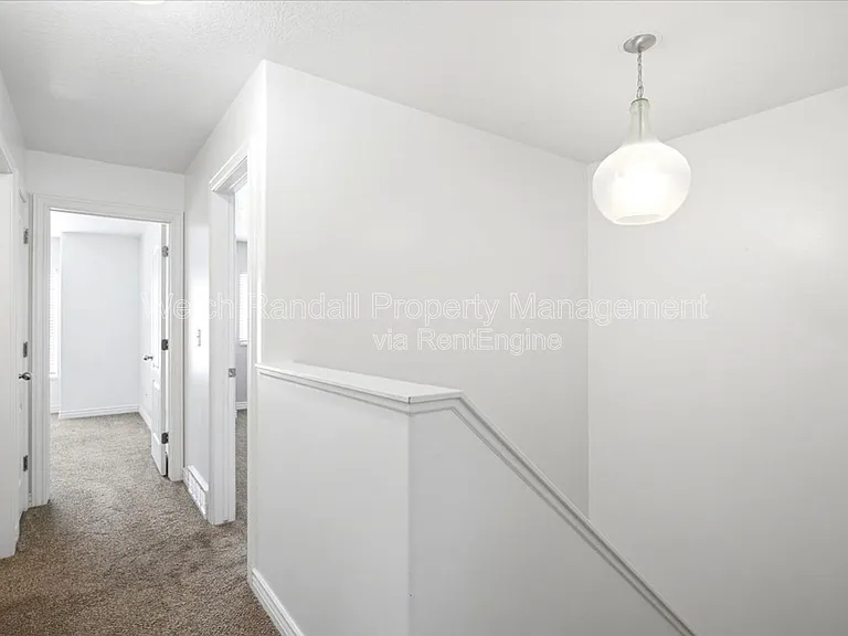 672 E Clearwater Dr N — Photo 14