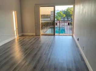 8620 N Sherman Cir APT 404, Hollywood, FL 33025