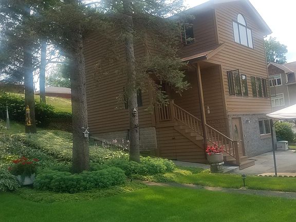 Lakeside view-front entrance, basement walkout, concrete pat