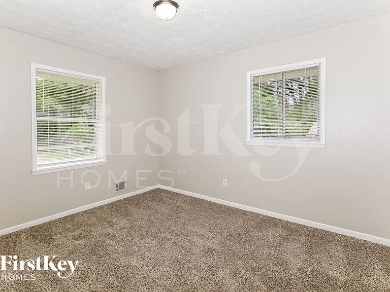 1334 Labelle St — Photo 12
