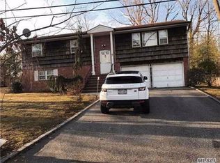 7 Reed Ct, Great Neck, NY 11024