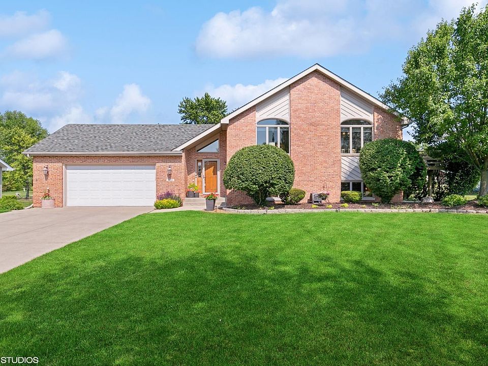 1st image of 9441 E Oakridge Dr