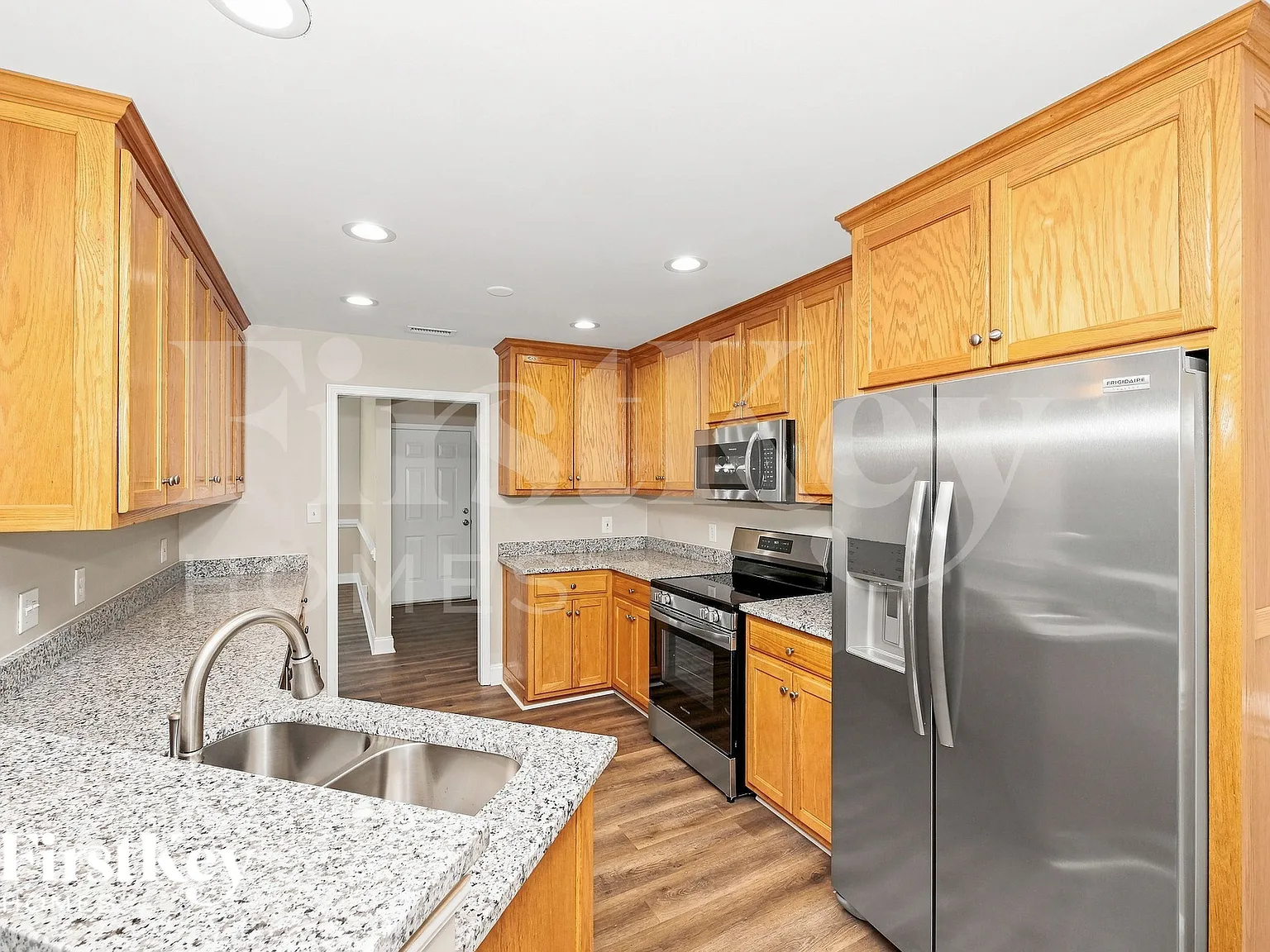 3 bed, 2.0 bath, 1830 sqft, $2,115 — Photo 4