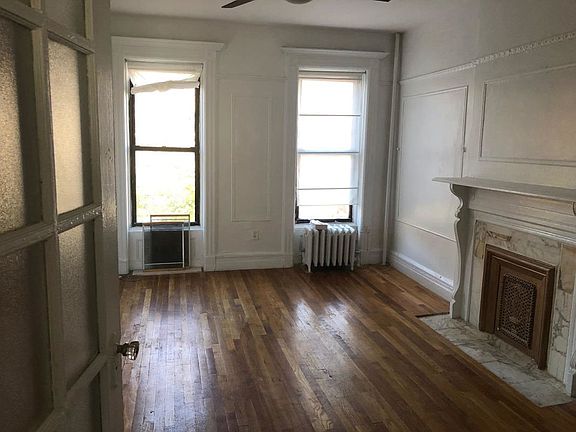 3rd image of 631 Jefferson Ave #2