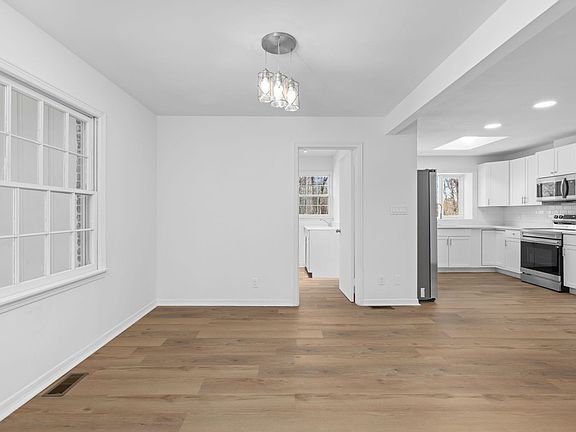 5th image of 2359 Norwood Blvd