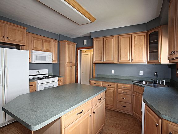 2nd image of 16910 Dartmouth Ave