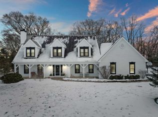 27075 W Kensington Ct, Lake Barrington, IL 60010