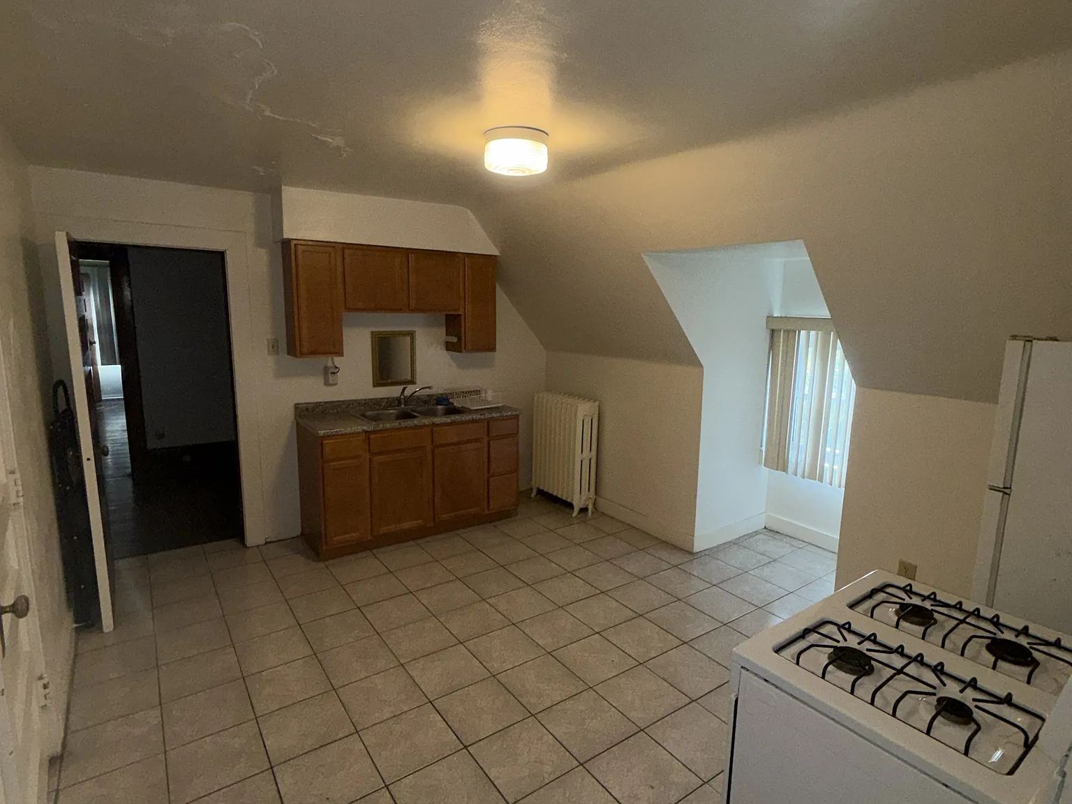 2 bed, 1000 sqft, $1,100 — Photo 4