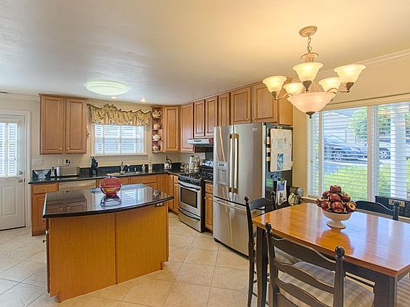 5th image of 3135 Salisbury Dr
