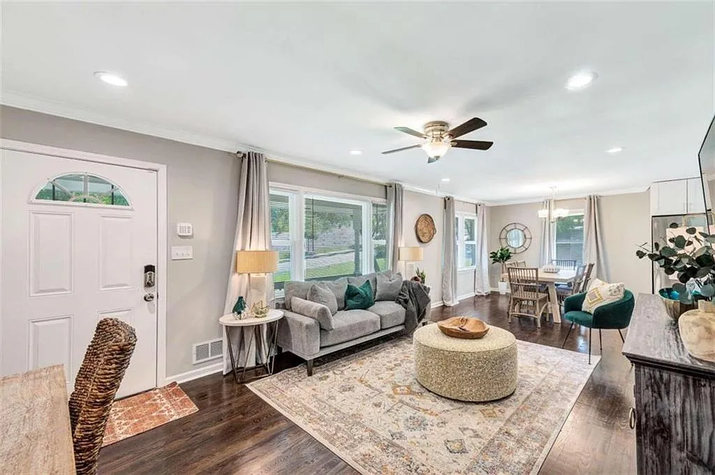 3 bed, 1.0 bath, $3,750 — Photo 2
