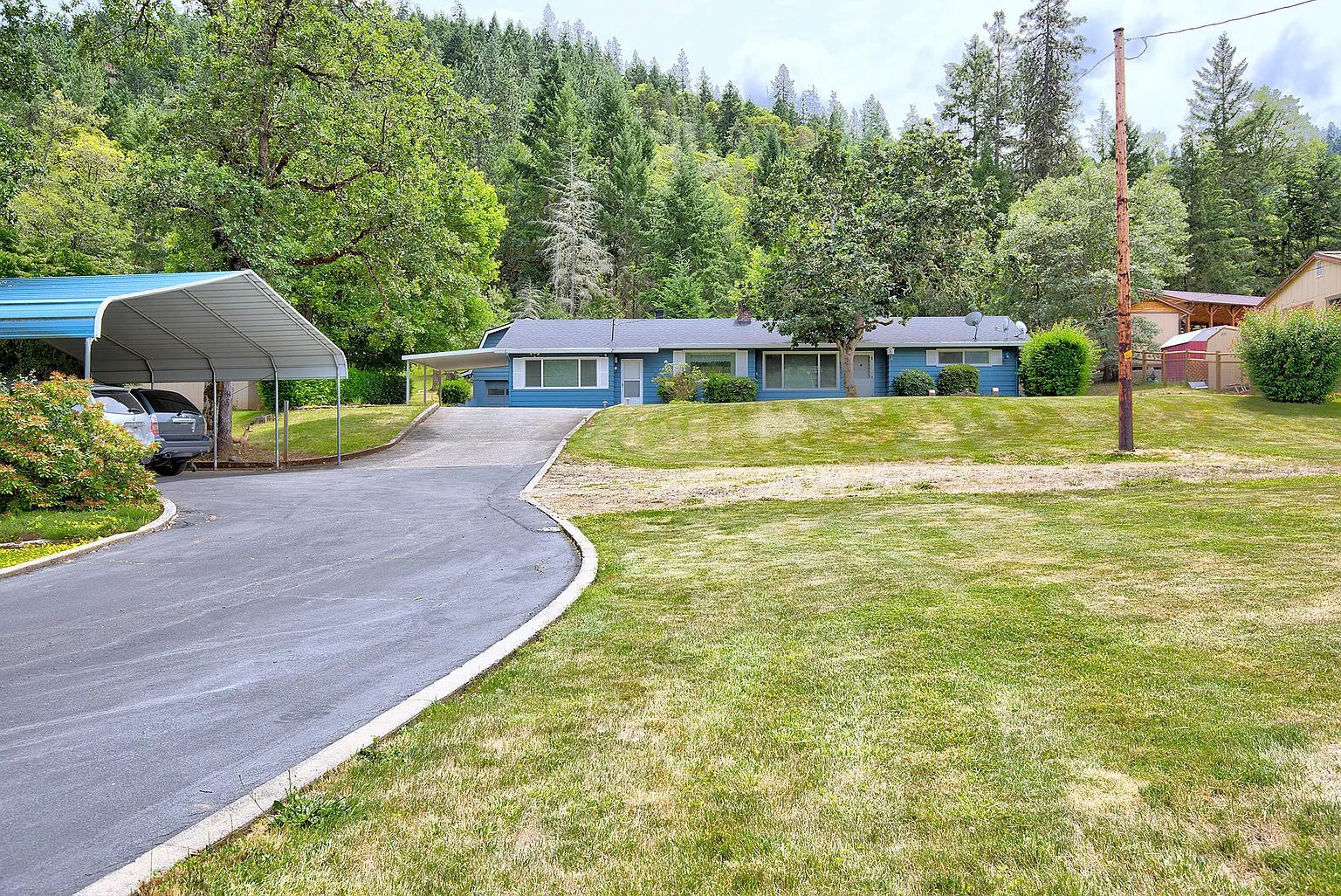 5335 Rogue River Hwy photo 1