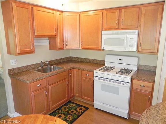 3rd image of 20250 Lindbergh Ave