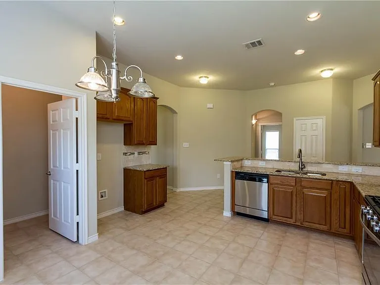 1700 Summerfield Dr — Photo 6