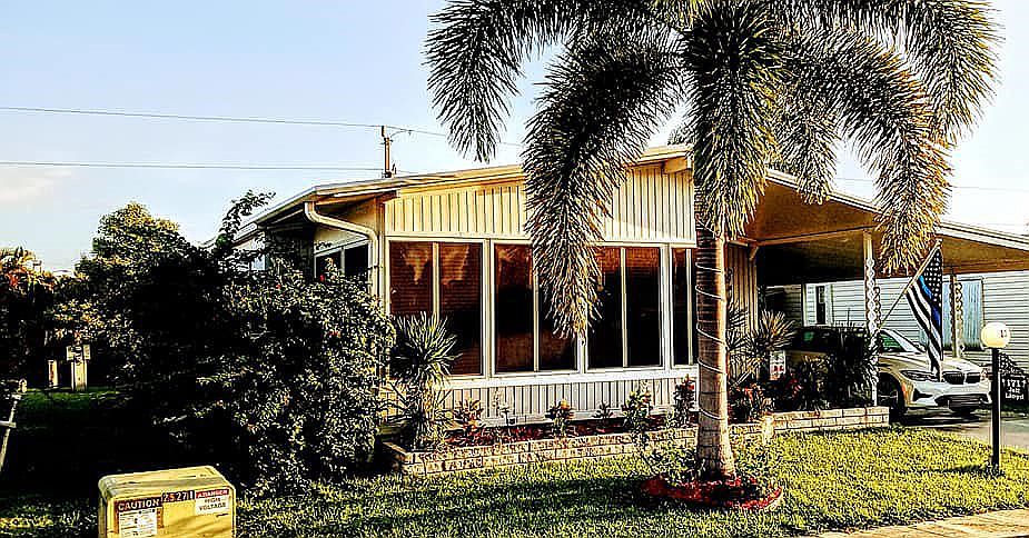 1st image of 171 Lakeside Dr