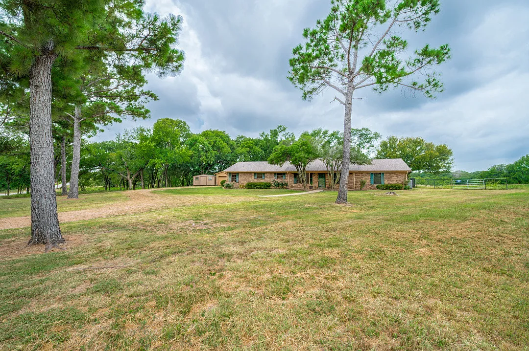 8207 Massey Rd — Photo 2