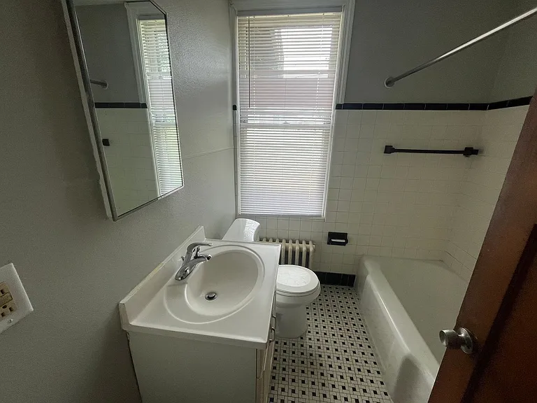 4575 S Packard Ave — Photo 10