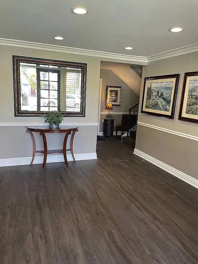 Building Photo - 300 E Live Oak St #3F