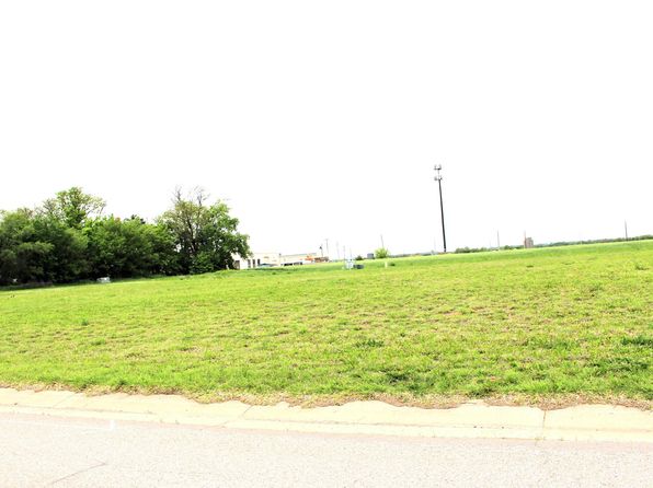 E 3rd St, Hillsboro, KS 67063