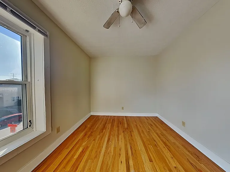 1365 Indianola Ave — Photo 9