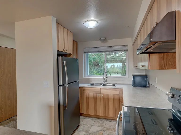 485 SW Bayshore Dr #D102 — Photo 1