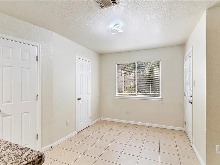 887 Sagewood Trl — Photo 6
