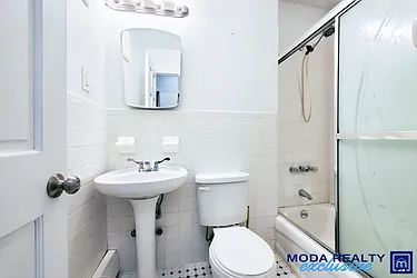 Rented by Moda Realty
