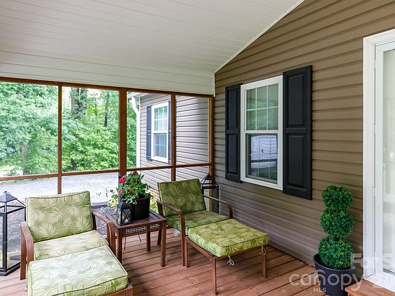 3rd image of 652 Sutton Spring Rd