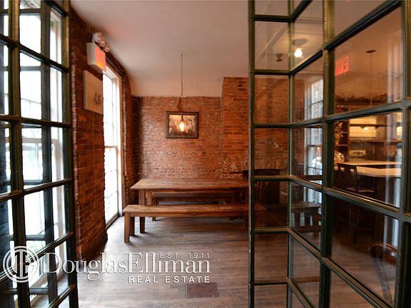 5th image of 139 West 10th Street
