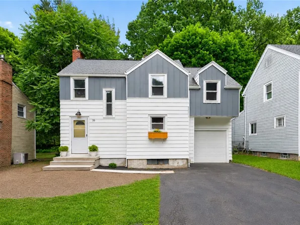 39 Stonecliff Dr, Rochester, NY 14616