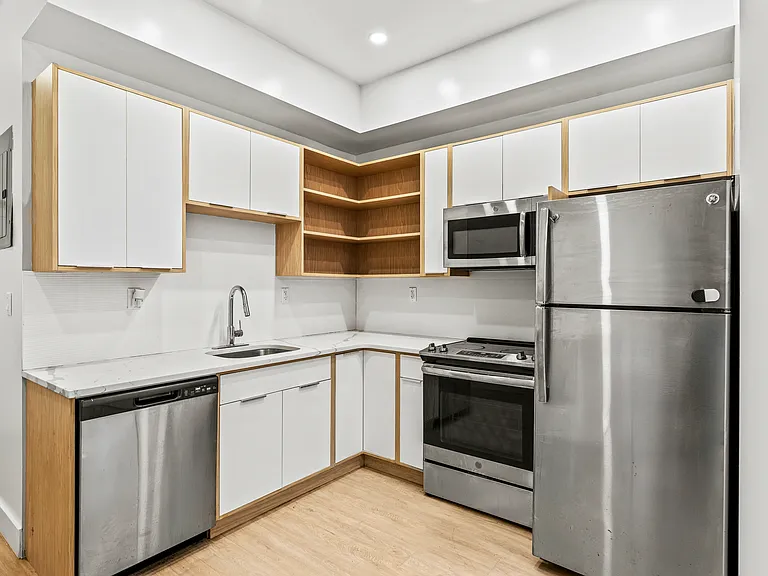 810 Macon St #B2 — Photo 3