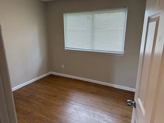 671 Southwell Ln — Photo 13