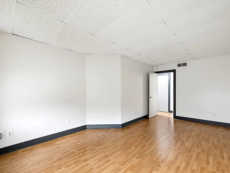 113 S Saginaw St #A — Photo 5