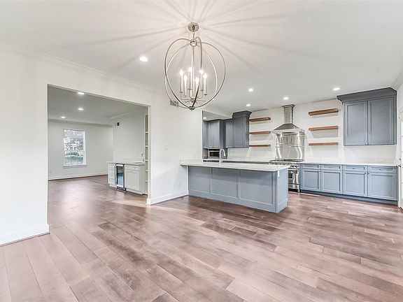 2nd image of 7505 Brompton St