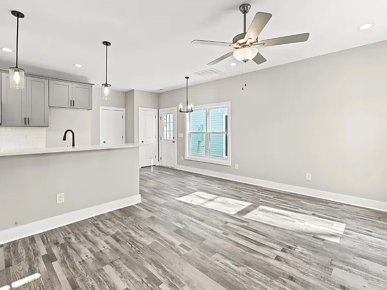 1107 Simmons St — Photo 12