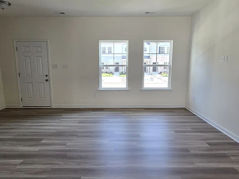 220 Greenpark Rd — Photo 8