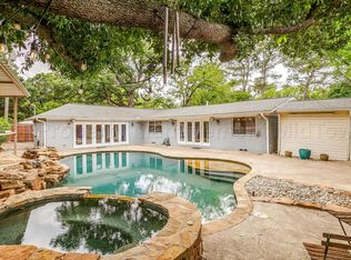 1813 Thomas Pl, Arlington, TX 76010