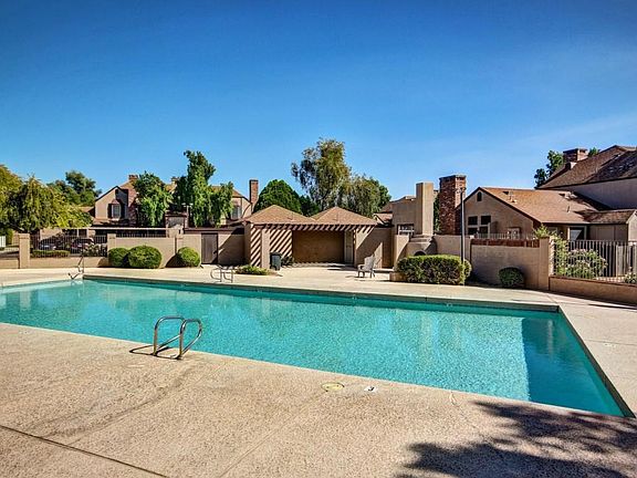 Discovery at The Orchard Community Pool