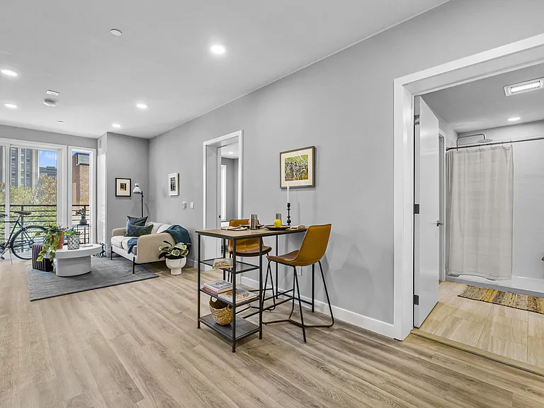 Edgewater Apartments — Photo 5