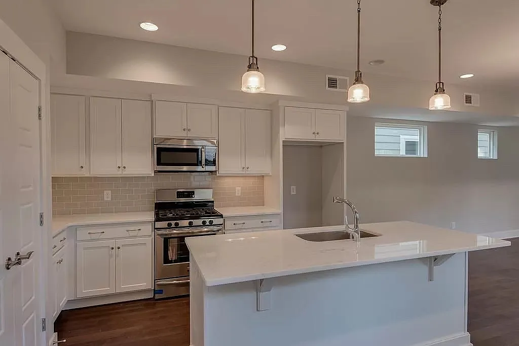3 bed, 2.5 bath, 1855 sqft, $2,650 — Photo 4
